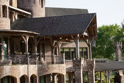 Image de Experience Luxury at a Secluded 10br Castle: Lakes, Beach, Luxury! Pet Friendly