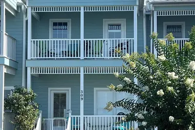 Image de 🌴Bay Breeze Believer Apalachicola Bay Front Home with Fishing Dock🌴
