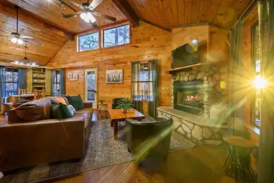 Image de 2. 7mi to Park Entrance - Dog Friendly - Huge Porch