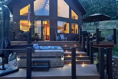 Image de Spacious Cabin Retreat with Lake Views & Hot Tub