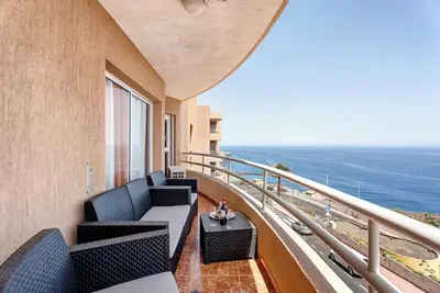 Image de Appartement de vacances 'Beautiful 3 Bedroom Wifi Sea View' avec climatisation