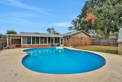 Image de New 3/2 Private Orange Park Pool Home