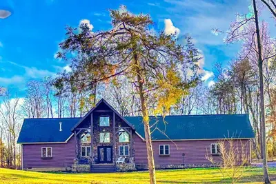 Image de Cozy Retreat - Hot tub - Fire Pit - Game Room - 4 King Bedrooms