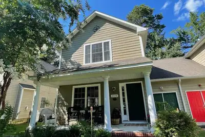 Image de Chic&Cozy Chesapeake Home with a ship's bar in the charming town of Rock Hall 🦀