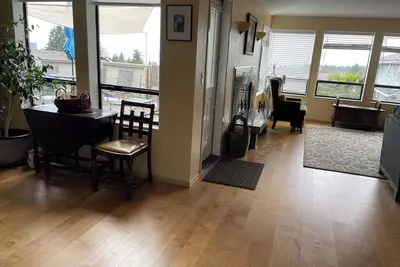 Image de A Sound view with hot tub.