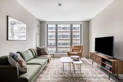 Image de Open North Station 2br w/ Gym, nr Restaurants & Shops, by Blueground
