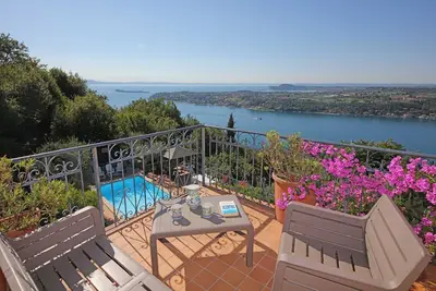 Image de Casale Massina Attico Agata By Bookinggardalake