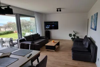 Image de Appartement d'une chambre avec la terrasse et la vue sur le mer Podstrana, Split (A-22298-a)