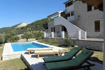 Image de Appartement de deux chambres avec la terrasse et la vue sur le mer Barbat, Rab (A-22358-a)