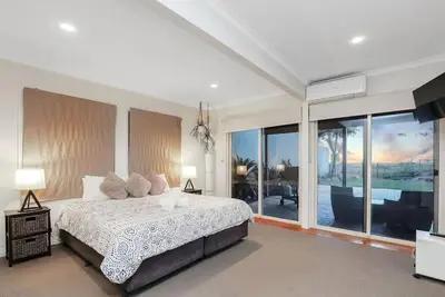 Image de Beach Front - Yes Please.