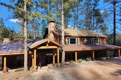 Image de Lone Star Lodge in Whispering Pines w/ Mountain View - Epic Pickleball Fun! \n