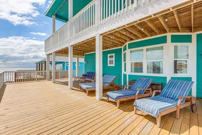 'Footprints in the Sand' - Luxe Freeport Home!