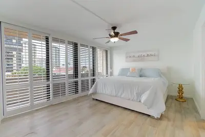 Image de Luxury Beachfront Condo, Pool, Tennis Court, Sauna, Gym #locationenvy
