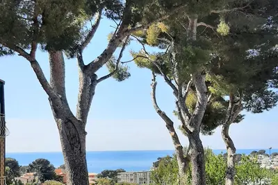 Image de Maison entre Pins et Mer dans quartier résidentiel