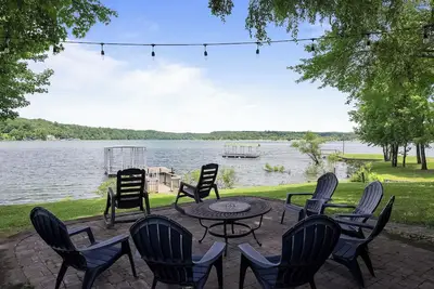 Image de Lakefront view w/King bed/Fire pit/ Ez swim entry