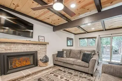 Image de Elderberry Cabin - Location Goals + Tub Time