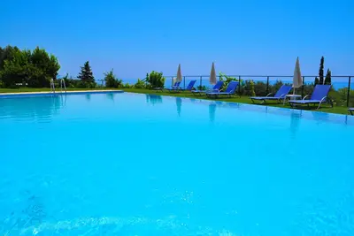 Image de Grand appartement au bord de la piscine - Pelekas Beach, Corfou