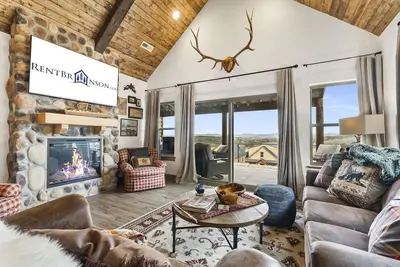 Image de Ozark Sunset View Log Cabin with $400 Daily Activities Included & Pickleball