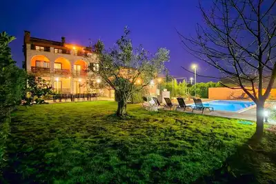 Image de Maison de vacances Vodnjan pour 1 - 24 personnes avec 9 chambres à coucher - Maison de vacances