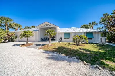 Image de Paradise Palms: Gorgeous Home on Sanibel Island!