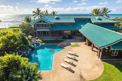 Image de Konishiki Beachhouse: Luxury 6br Oceanfront Home w/ Private Pool, Beach Access