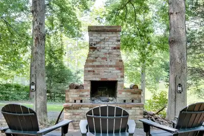 Image de Rustic Lakeview Cabin: Gazebo, Chimney & Grill