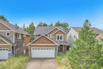 Image de Centrally Located Dory Pointe Home, with Ping-Pong and Streaming