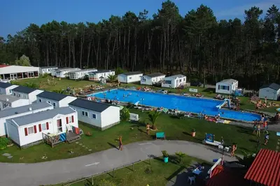Image de Aldeamento Turístico, Situado no Pinhal de Leiria, . vem Conhecer-nos