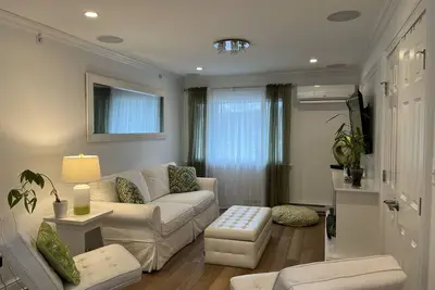 Image de Luxury condo at beautiful community lake