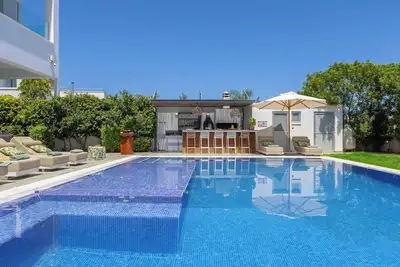 Image de Green Haven Residence 2 Central Protaras, Huge Pool, Garden, Pool Jacuzzi,