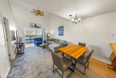 Image de Water View 1 Bedroom Townhome with Loft.