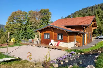Image de Chalet détente et fun : spa, jeux extérieurs, baby-foot et arcade!