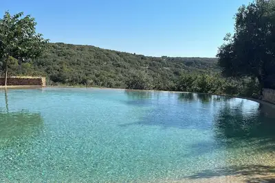 Image de Villa 10 personnes proche Uzès vue imprenable sans vis à vis piscine lagon calme
