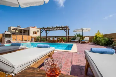 Image de Villa Terpsi Klio - Trois Chambres Villa, Couchages 6