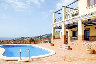 Image de Villa Marta Nerja - Trois Chambres Villa, Couchages 6