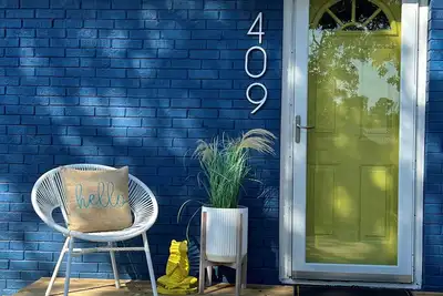 Image de Cozy mid-century bungalow 1 min to kayak launch, 4 mins to beach! Sleeps 6!