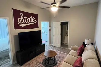 Image de Apartment Near Campus!