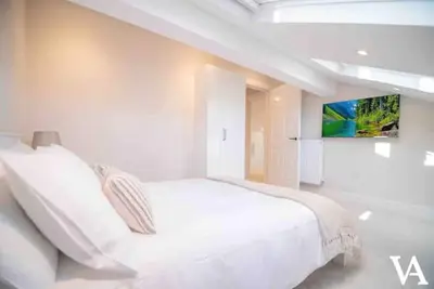 10 Park Square East - Suite 8