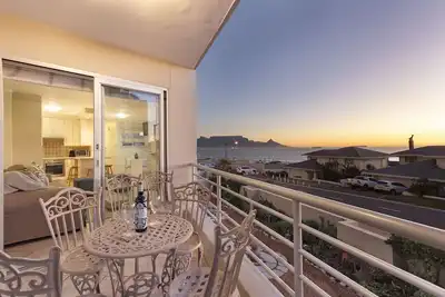 Image de The Bay A101 - Deux Chambres Appartement, Couchages 4