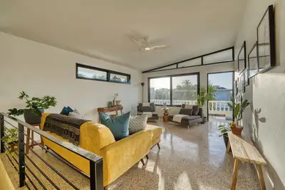 Purple Palace -Fully Renovated w/ Pool & Ocean View