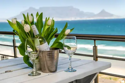 Image de The Waves 1002 - Deux Chambres Appartement, Couchages 4