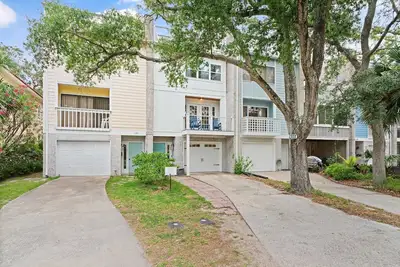 Image de Fall Special |1 block from beach and restaurants