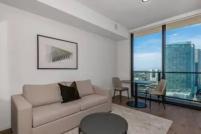 Image de Lux Studio facing The Miami Heats Stadium #2802