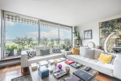Image de Enjoy the Eiffel Tower View! Chic and Spacious Apt.