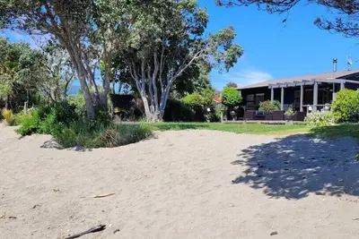 Image de Beachfront Bliss - Your Parapara Seaside Sanctuary