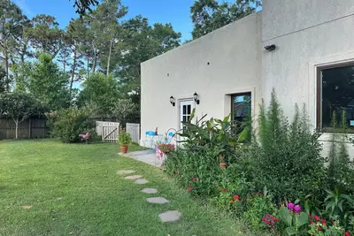 Image de Spanish Mediterranean Studio located in the heart of Carolina Beach.