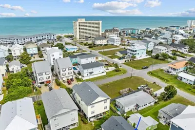 Image de \"Beach for Days\": 2 Blocks from Atlantic Breezes!