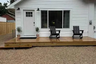 Image de A 1950’s bungalow in Okanagan Falls; a small town in the heart of wine country.