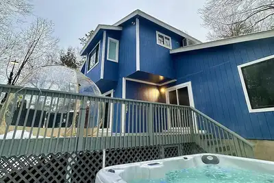 Image de Hot Tub Luxury Pondfront House in East Stroudsburg