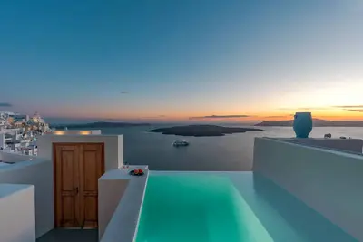 Image de Luxury Grand Santorini Villa | 3 Bedrooms | Unforgettable Caldera Sea Views & Outdoor Hot Tub | Fira
